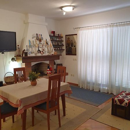 Holiday House "Lea" Lukoran ภายนอก รูปภาพ